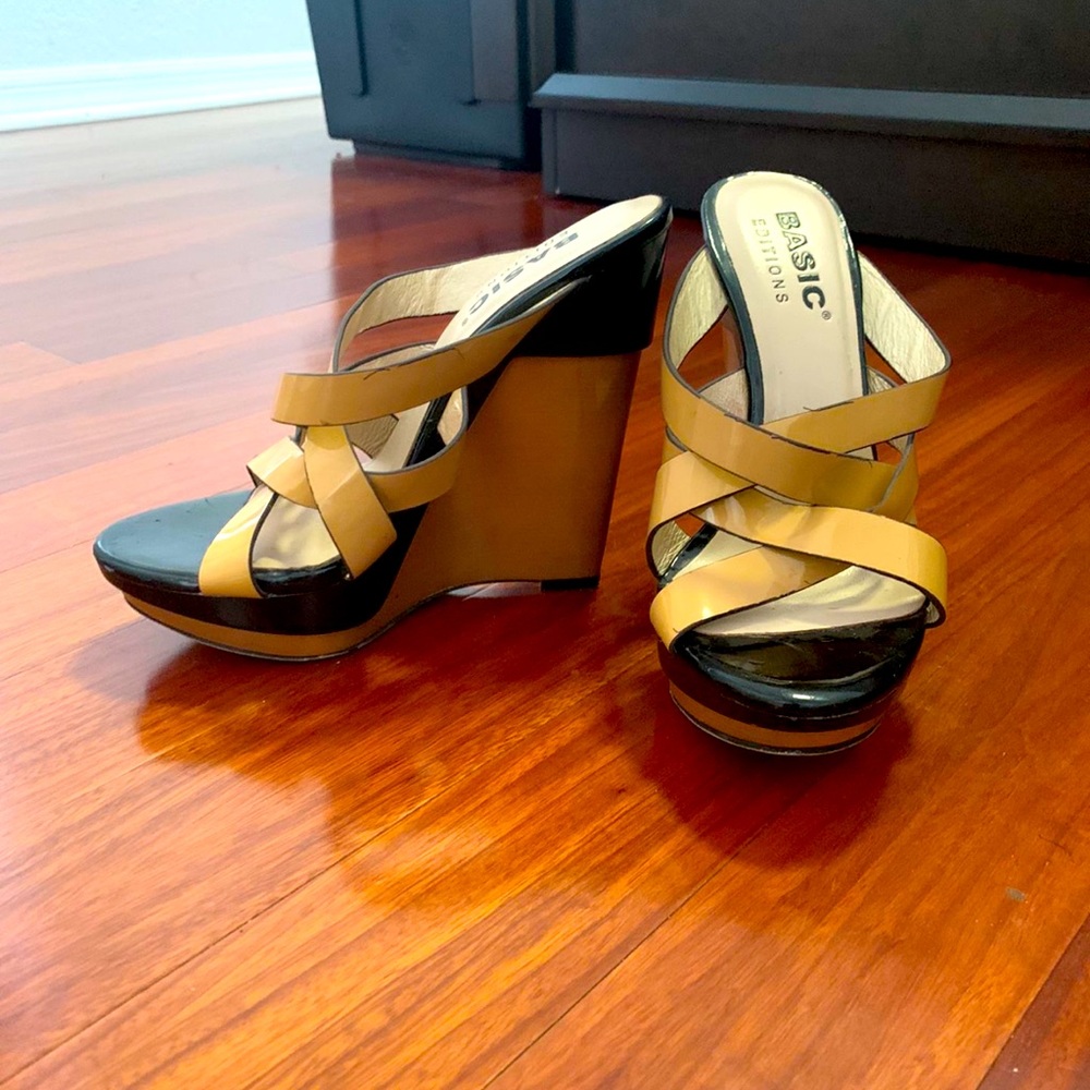 European Rare model. Basic Editions . Size 6, very comfortable.